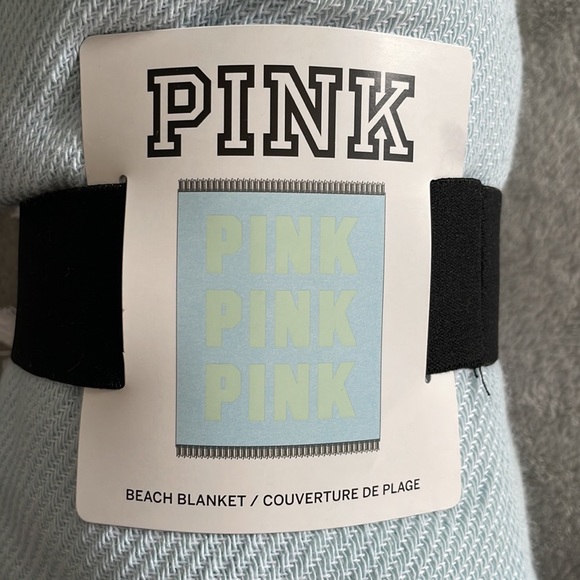Victoria’s Secret beach blanket or light blanket NWT - Picture 2 of 4